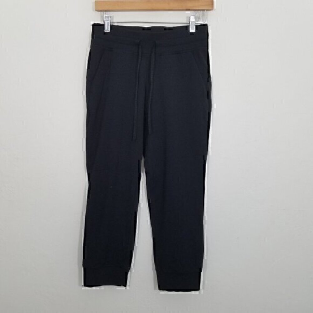 Lululemon Cropped Capri Pants Size 6